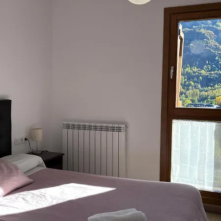 Bpirineos-cregueena アパート