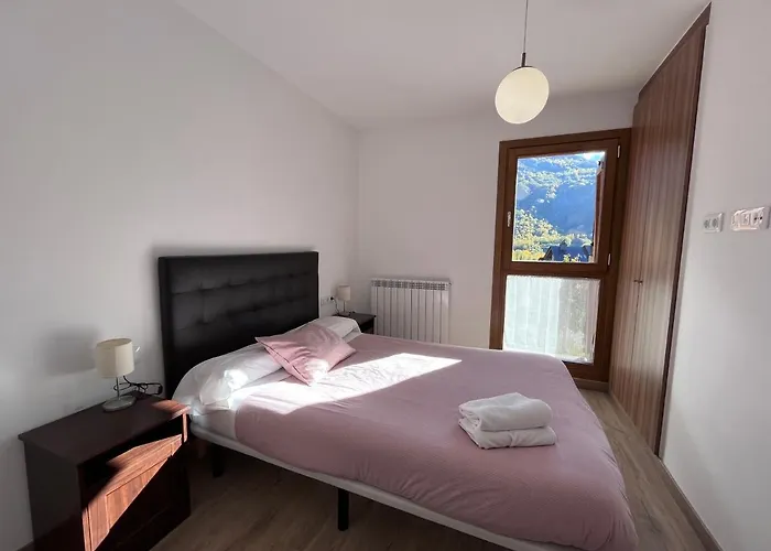 Bpirineos-cregueena アパート ベナスケ