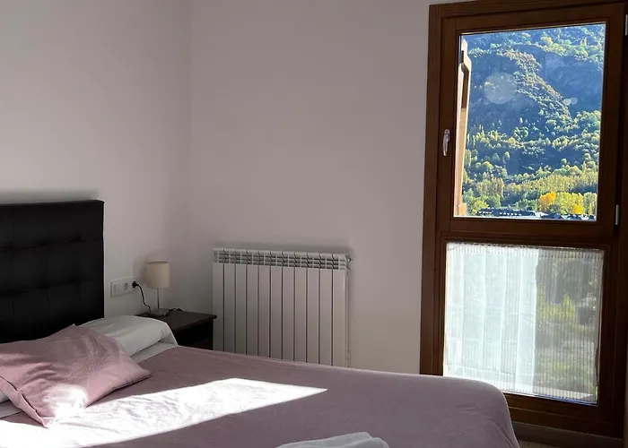 Bpirineos-cregueena アパート